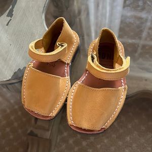 Worn once - Pons sandals